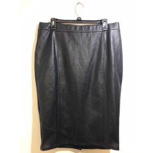 Lane Bryant pull on faux leather skirt 14